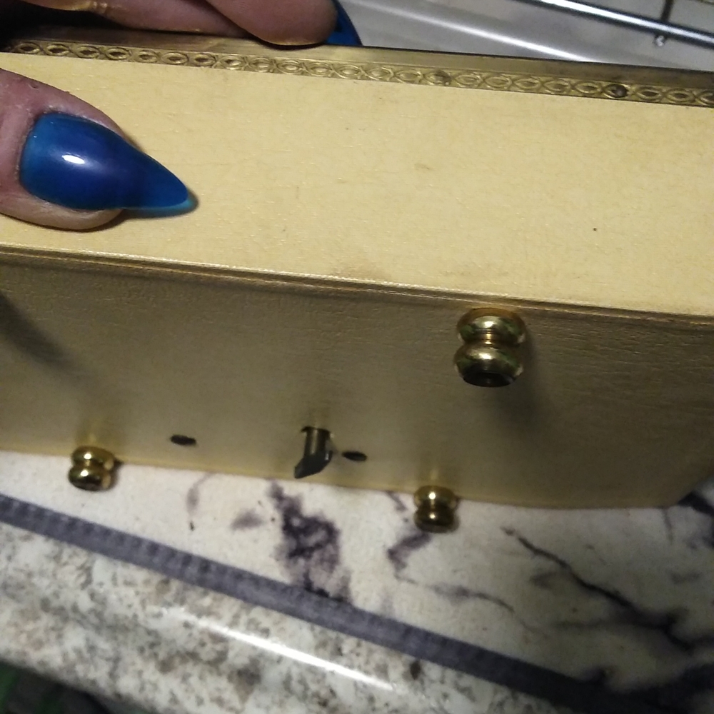 Embroidered then lacquered  very old music box - Picture 5 of 9